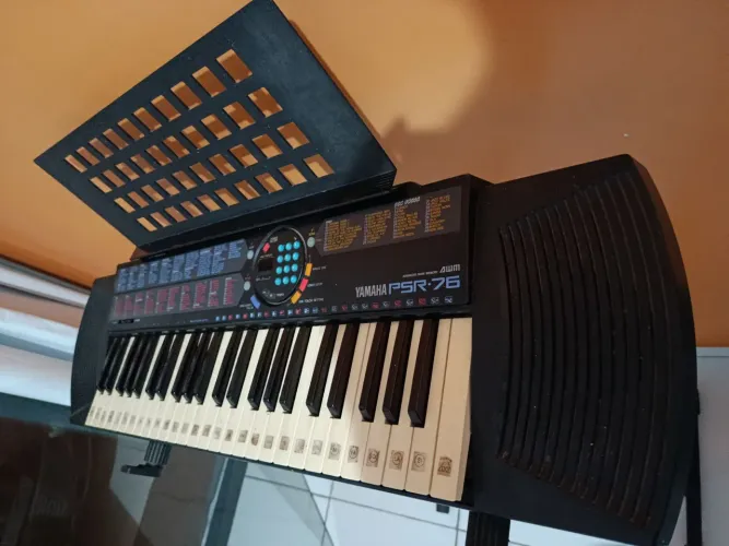 Teclado Yamaha PSR-76 ( Usado )