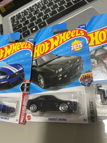 Carrinhos hot whells lacrados , valor a definir