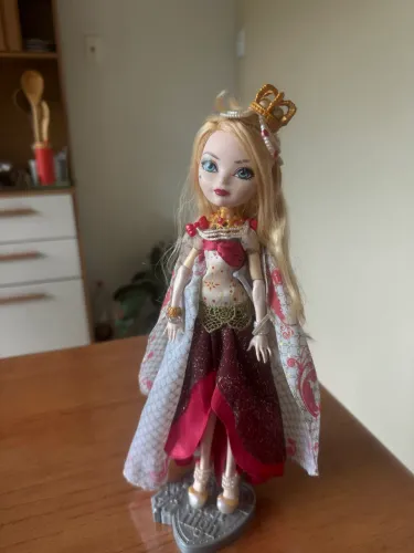 Ever after high Apple White dia do legado 