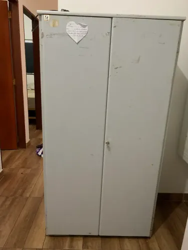 Armário de ferro com chave 