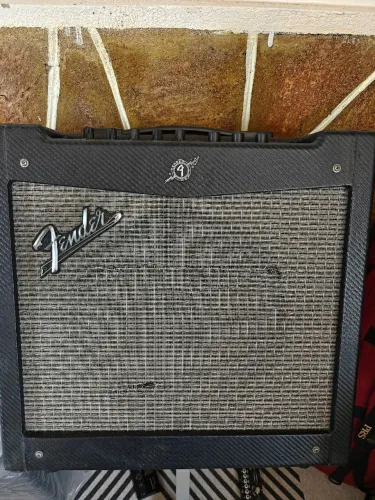 Amplificador de guitarra Fender Mustang II