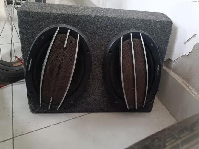 Caixa acústica com 2 alto-falantes Booster.<br>Módulo amplificador Booster XMX 80.2.