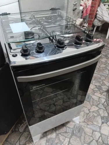 Vendo fogão Electrolux 4 bocas usado apenas 3 meses