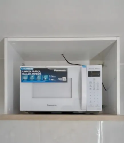 Micro-ondas Panasonic 21 Litros Branco - NN-ST25lWRU