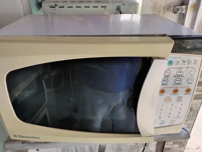 Microondas Electrolux MTD 30 funcionando perfeitamente de 20 litros