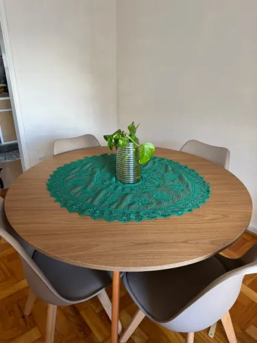 Mesa de jantar redonda, tampo de madeira