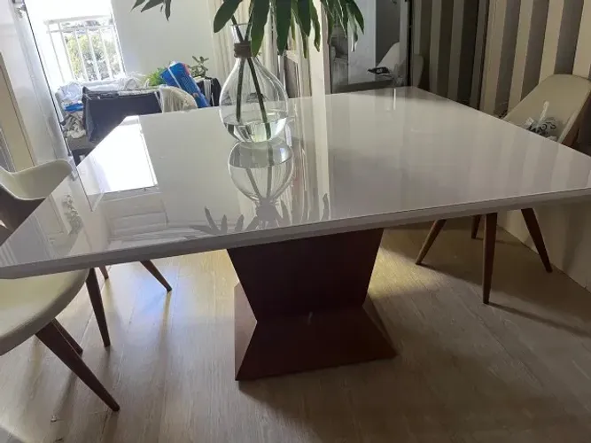 Mesa de jantar quadrada