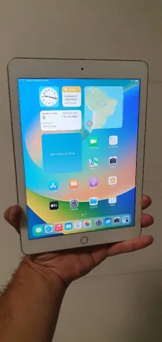 Ipad semi novo A1822 128gb<br><br>Ipad A1822<br><br>128gb<br><br>Cor: Dourado
