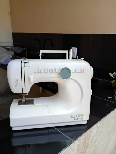 Vendo ou troco, em uma mesa de 4 cadeiras