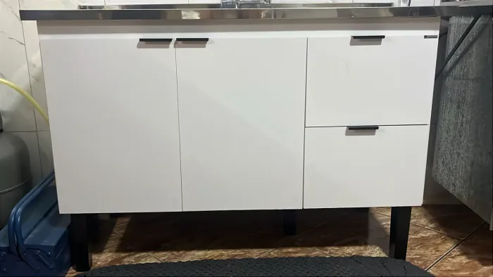Gabinete com pia de inox