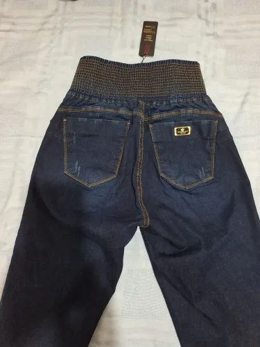 Vendo calça jeans tamanho 42 levanta bumbum cintura alta tamanho 42