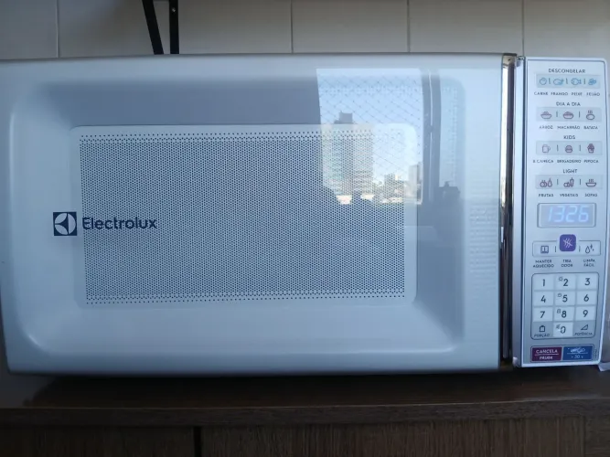 Micro-ondas 34l Electrolux impecável 