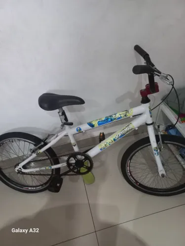 Bicicleta super nova