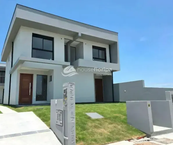 Casa geminada com 2 suítes à venda, no loteamento Jardim Campeche, Florianópolis, SC