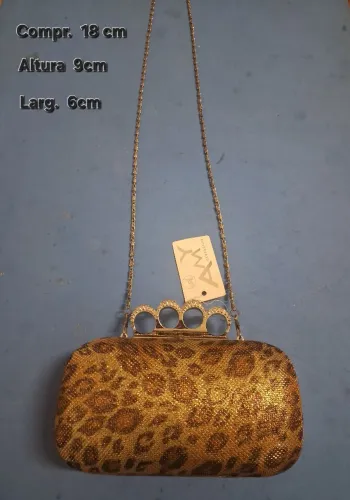 Bolsa clutch acessório de festa estruturado.