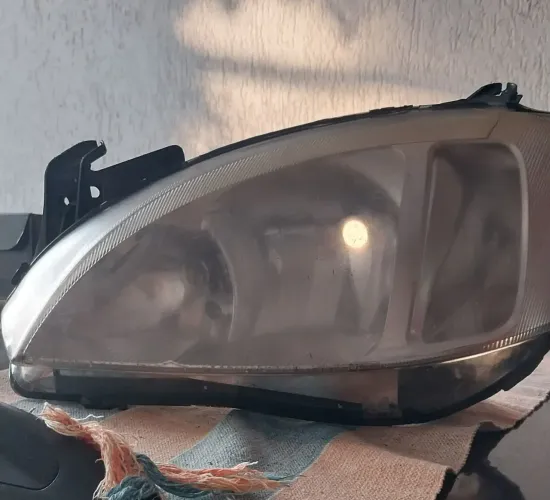 Farol usado Corsa Montana 2002/2012 lado Motorista 