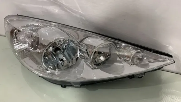 Farol direito peugeot 207 2008 2009 2010 2011 2012 2013