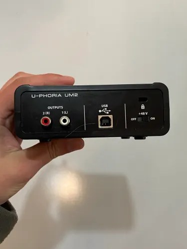 Behringer UM2 U-Phoria - Interface de Áudio USB