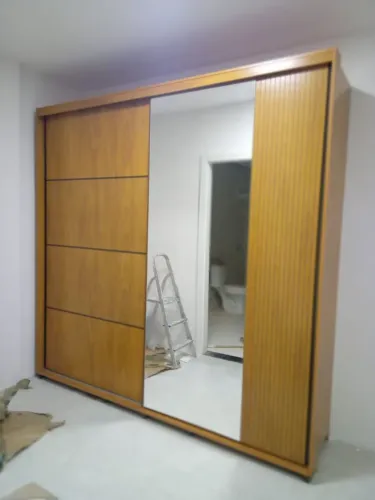 Montagem de guarda roupa