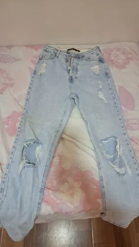 calça jeans destroyed, tamanho 34
