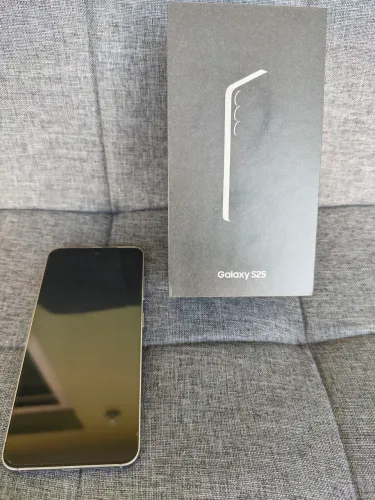 Smartphone S25 