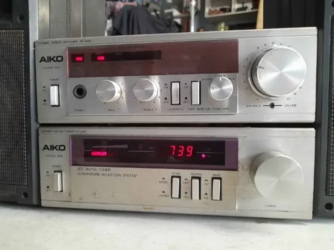 Aparelho de som antigo linha AIKO 3000