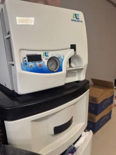 Auto clave 5 litros + 2 carrinhos manicure