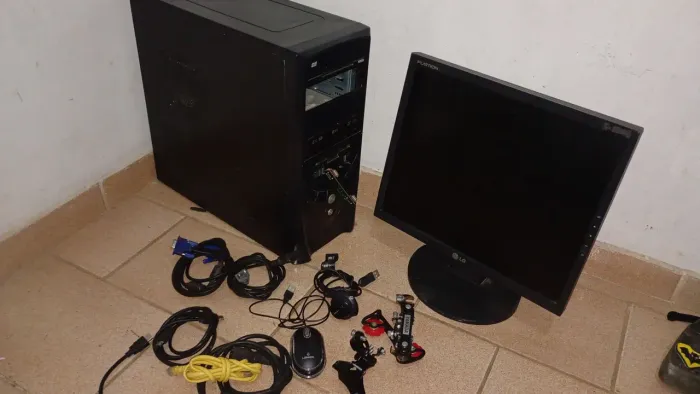 Vendo, windows 7... OBS na descrição.