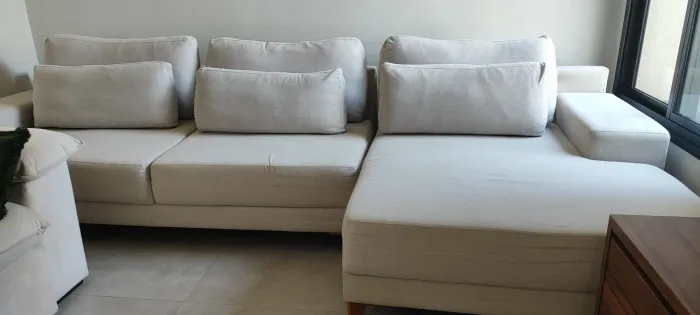 Sofá com chaise