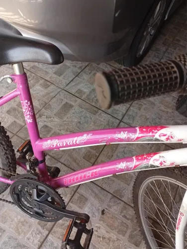 Bicicleta track bikes modelo Parati cores roxo e rosa aro 16 seminova
