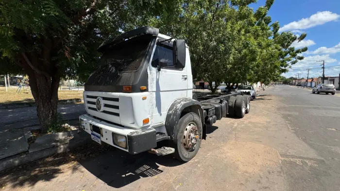 Caminhão VW 35.300
