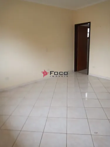 Prédio/ no Bosque dos Eucaliptos/com 6 salas c/dois banheiros, as medidas variam de 12 a 1