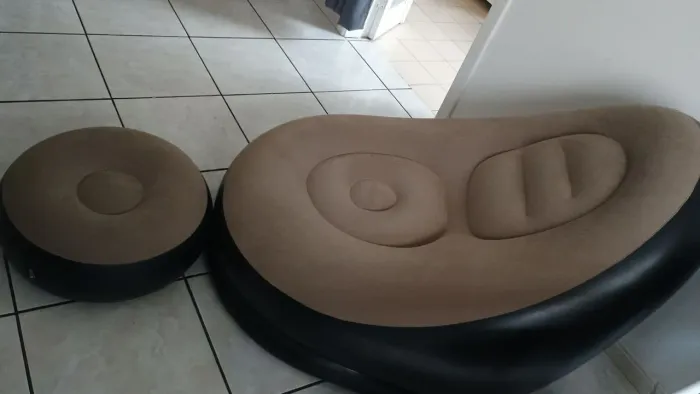 Inflável, poltrona com puf<br><br>Só 89,90