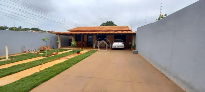 CASA COM SUÍTE + 2 QUARTOS EM ESQUINA.