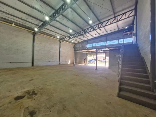 Galpão / Barracão para Locação 4 Vagas, 364M², Vila Maria, Aparecida de Goiânia - GO