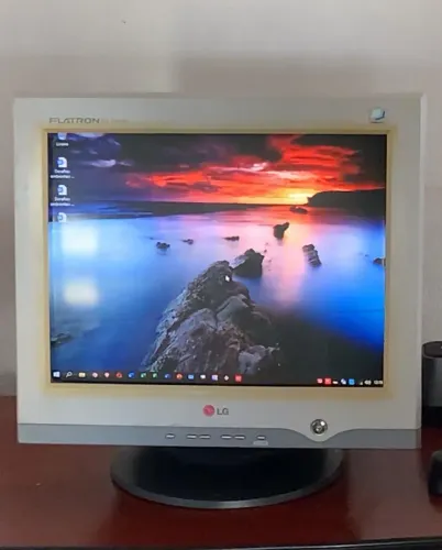Monitor CRT LG Flatron Ez T710SH 17polegas