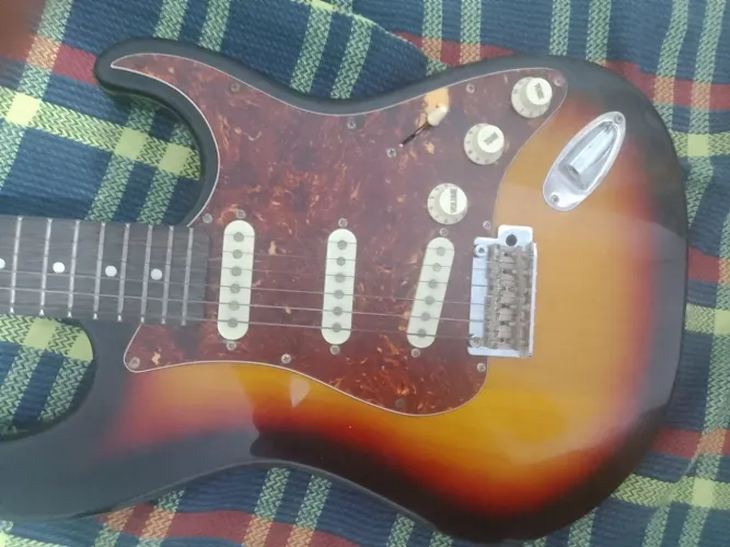 Guitarra Tagima t635