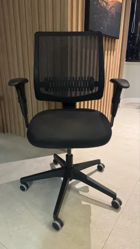 Cadeira de Escritório Ergonômica com Encosto em Tela Mesh | Excelente Estado