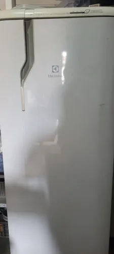 Geladeira Electrolux 322L