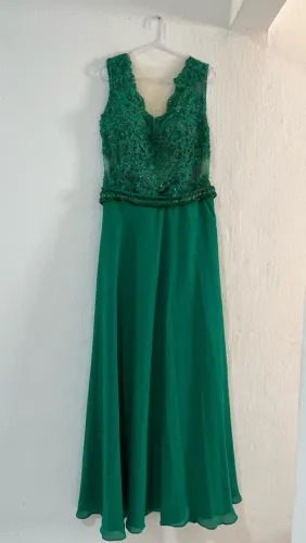 Vestido bordado verde 2 em 1 