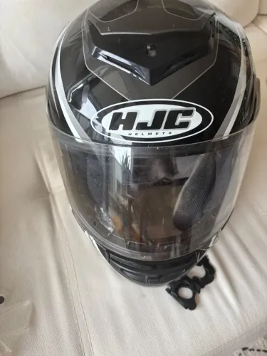 Capacete HJC bem conservado. 