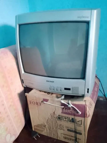 Vendo Televisão E Monitor