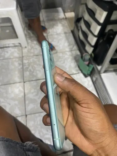 iPhone 11 64