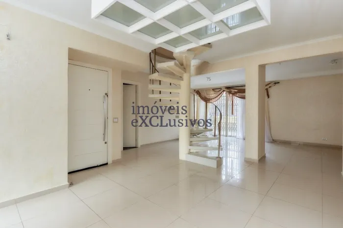 Apartamento duplex para locação em excelente localização no Cabral.