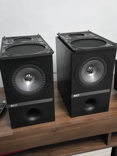 Par de Caixas KEF Q100