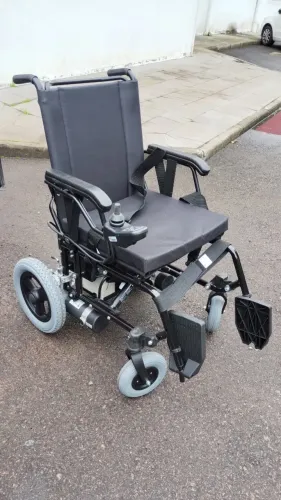 Cadeira de rodas motorizada 