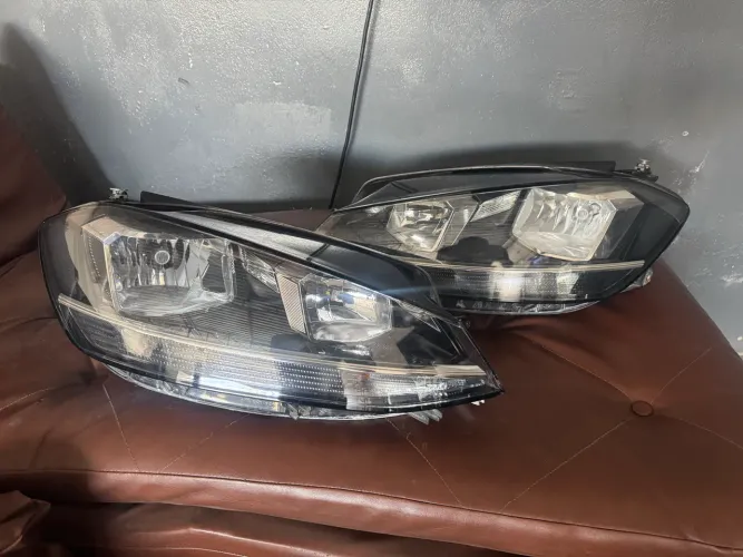 Vendo farol do golf tsi ano 2018