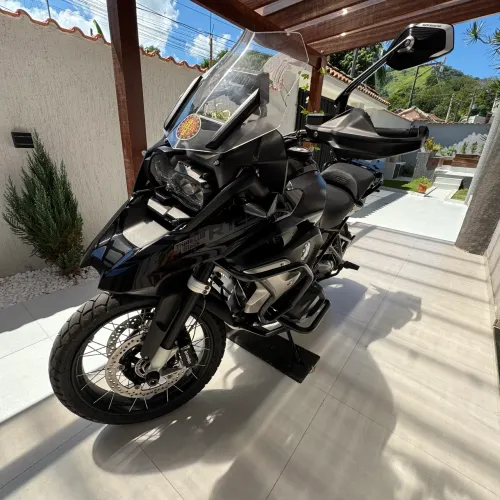 Moto nova e revisada