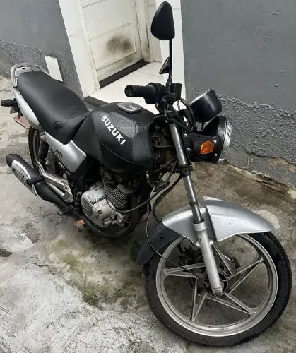 Suzuki yes com documento em dia e preço barato