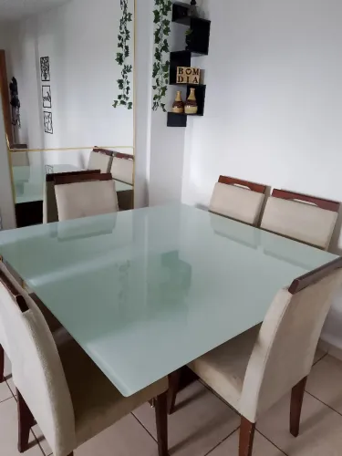 Mesa de jantar + 6 cadeiras (IMPECÁVEL)
